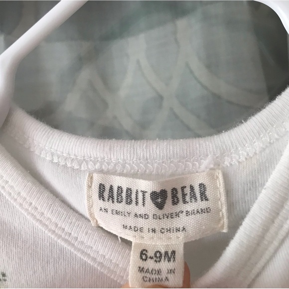 Rabbit Bear organic cotton onesie size 6-9 months in garden theme with plants - Picture 5 of 5